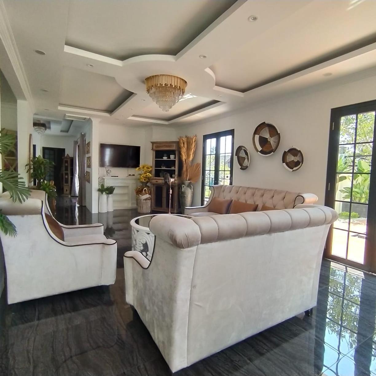 Villa Kota Bunga Malini 7 Cinengangirang Kültér fotó
